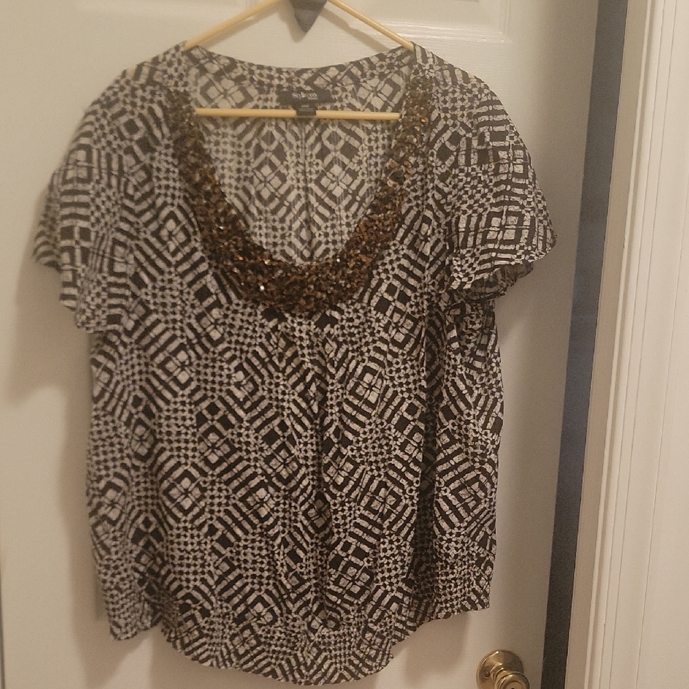 Black and White Geometric Women's Top